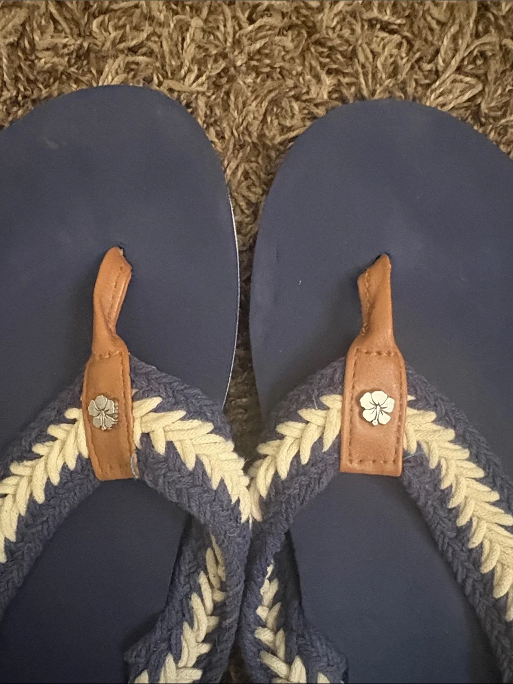Tommy Bahama size 8 1/2 Navy and Cream Braided Strap Flip Flops with Brown